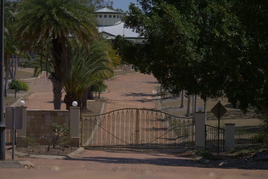 A photo showing the driveway leading up to an abandoned country club