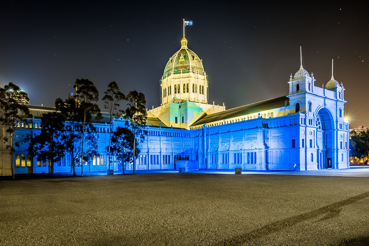 Royal Exhibition Building in Melbourne, lit up in blue for UN 70th anniversary