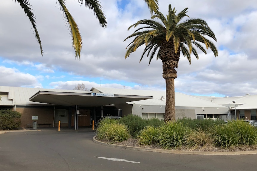 The front facade of the Mildura Base Hospital.