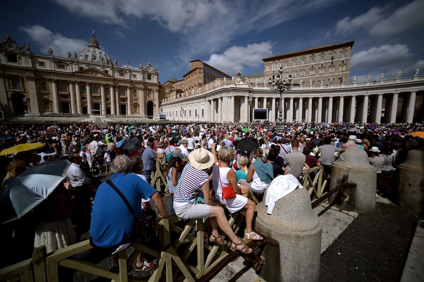 Thousands gather to hear Pope address