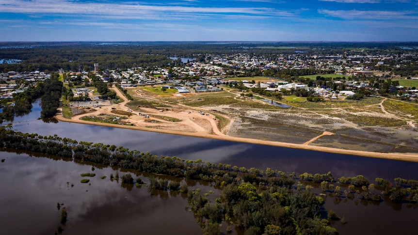 An aerial photo of high water levels at Renmark.