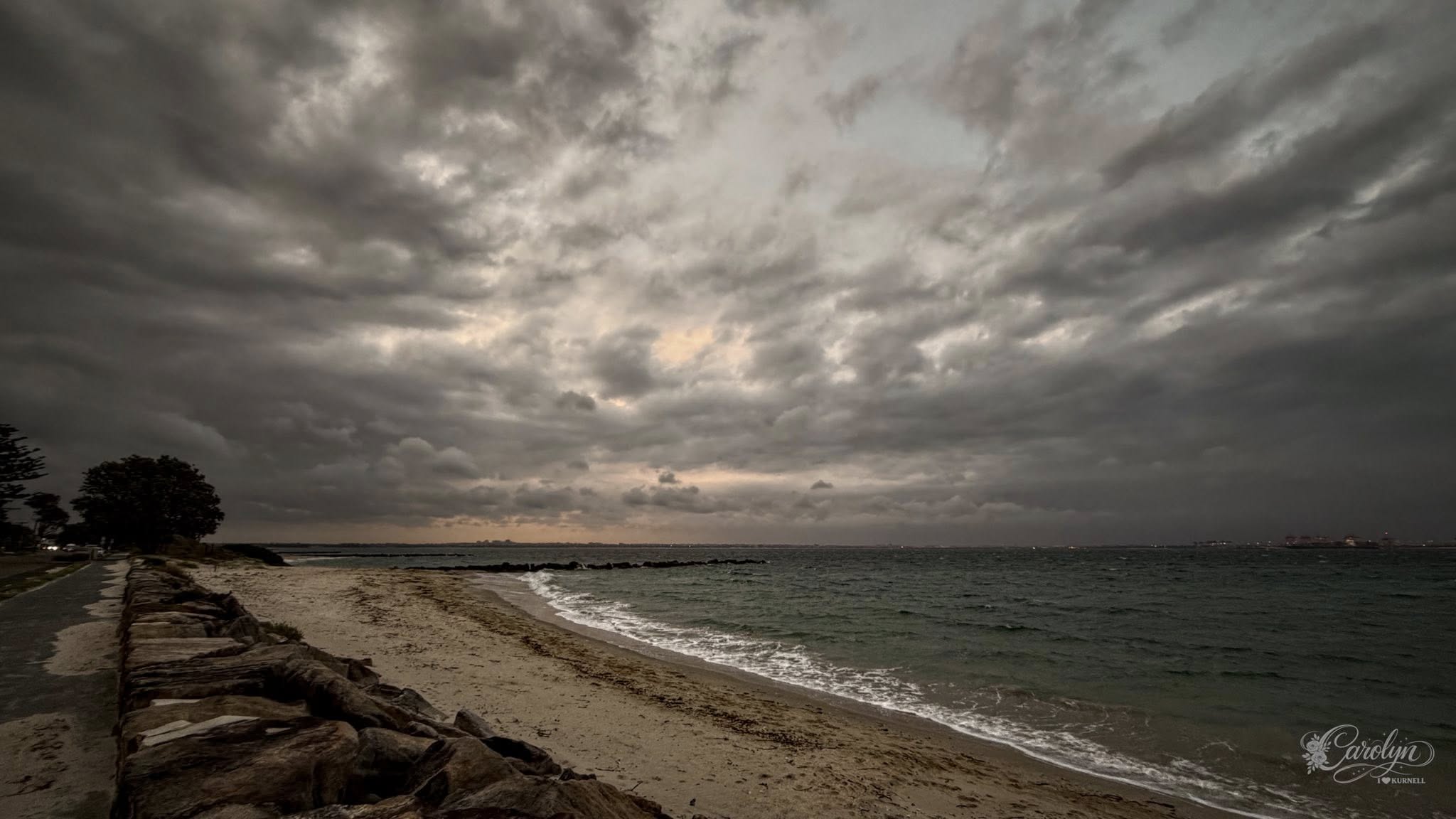 Rain, cyclone threat and heatwave: Weekend of weather hazards across Australia