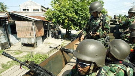 Peace plan: Indonesian troops will withdraw while GAM will disarm. [File photo]