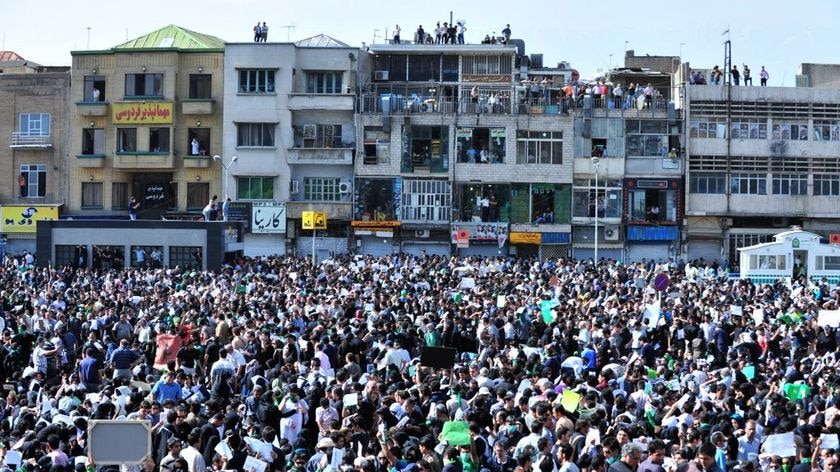 Huge crowd gathers in front of buildings in Iran as part of election protests on June 19, 2009.