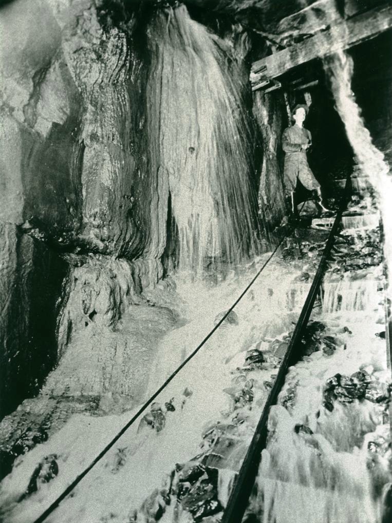 Water rushing into the Long Nose (Greenwich) Tunnel from the bed of the Parramatta River.