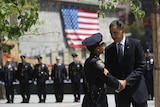 Obama shakes hands with an New York police officer
