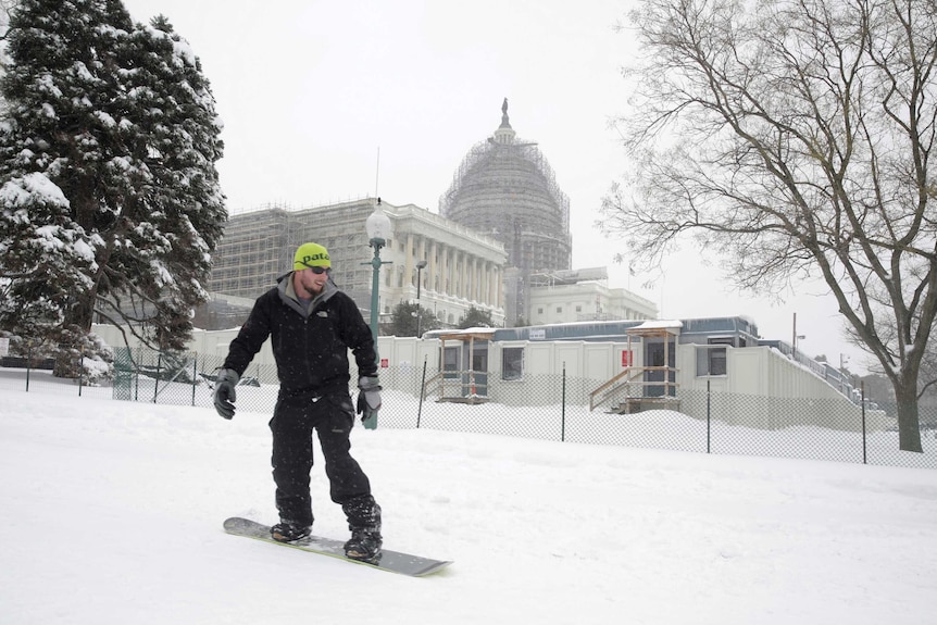 Snowboarder in US snowstorm