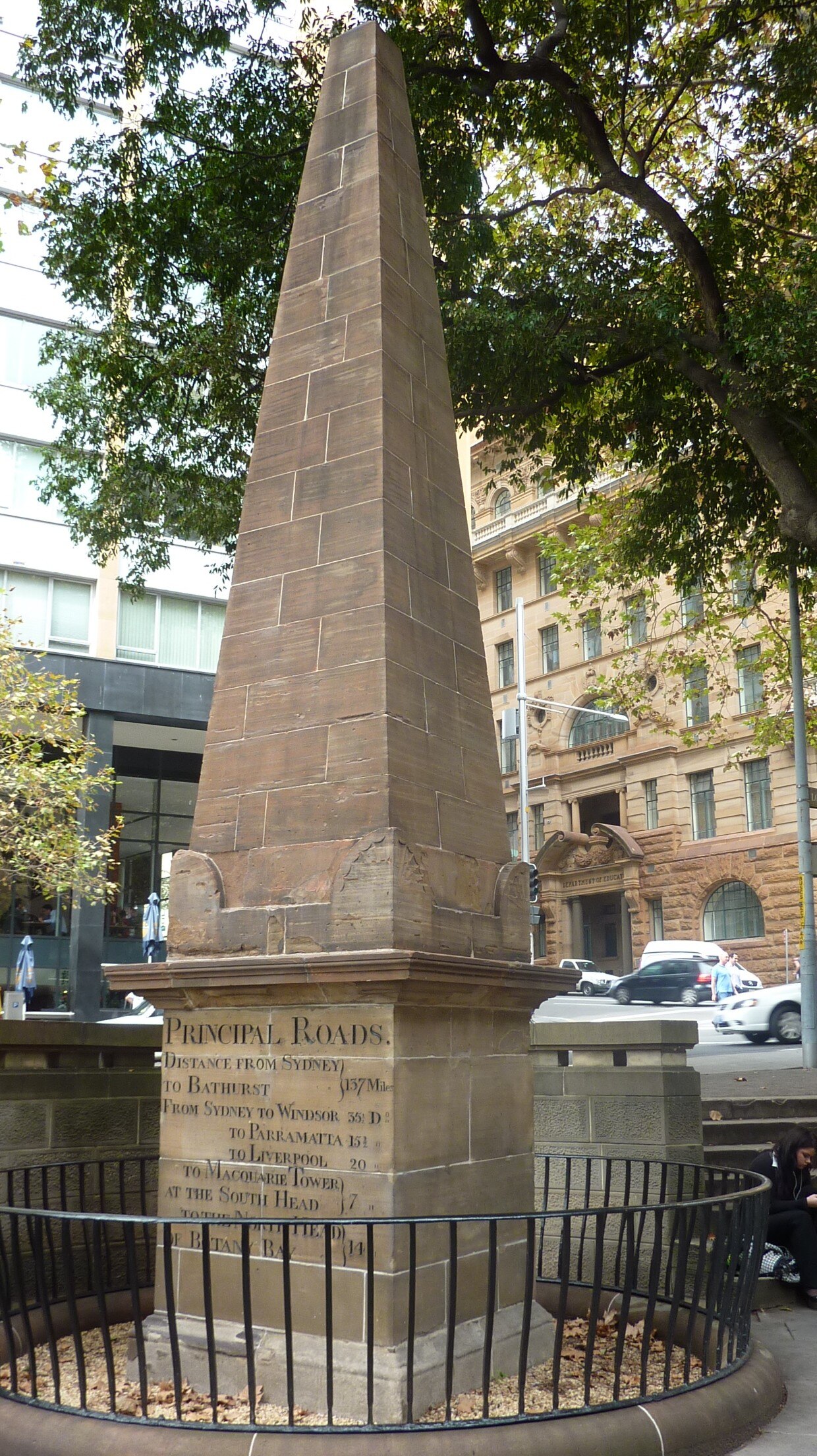 Un monumento antiguo en el distrito financiero central de Sydney.