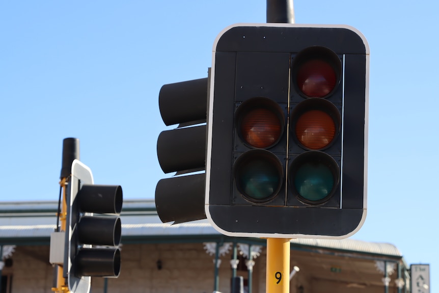 A traffic light with no lights on