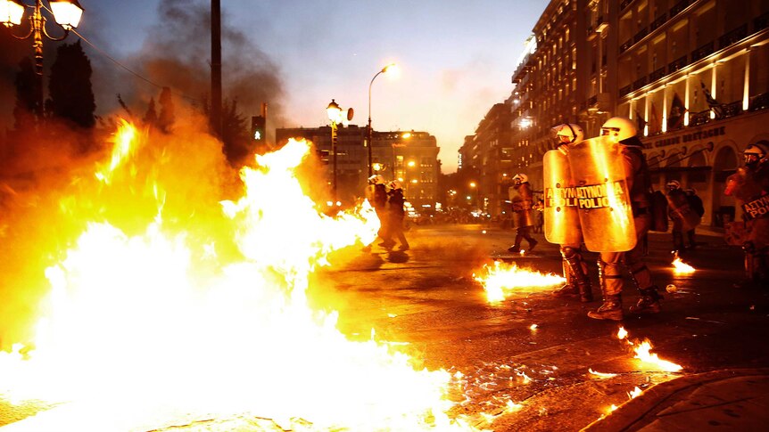 Clashes in front of Greek parliament