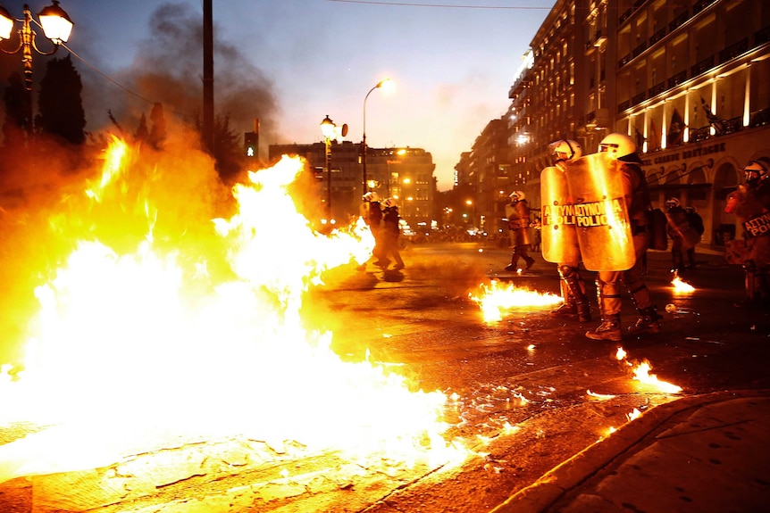 Clashes in front of Greek parliament