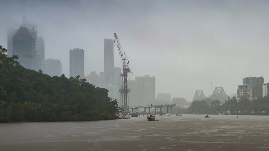 storm clouds over brisbane river, making everything look grey and cloudy
