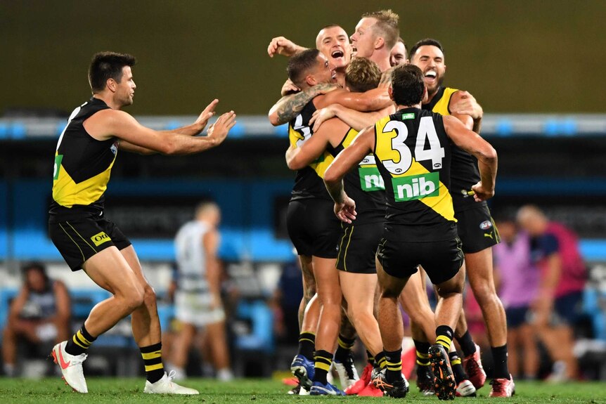 Jack Riewoldt celebrates with Richmond teammates after kicking a goal in the AFL grand final against Geelong