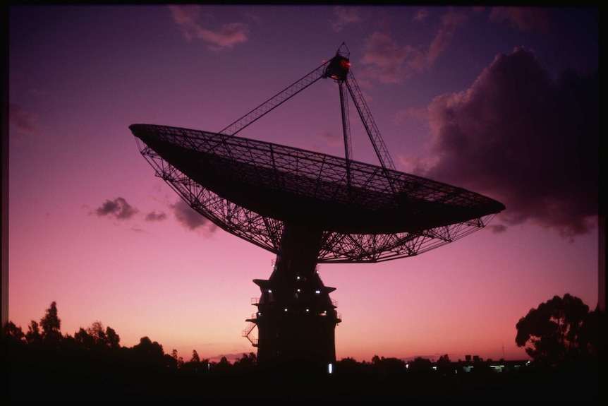 The dish at Parkes Observatory against a purple sky