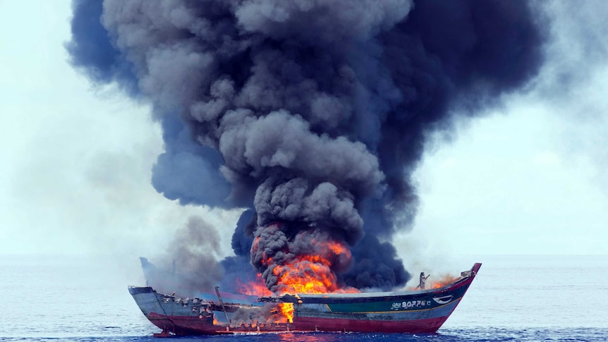 Palau torches Vietnamese poachers' boats