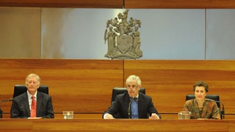 Commissioners L-R Ron McLeod, Bernard Teague and Susan Pascoe at the Royal Commission. (AAP: Julian Smith/Pool)