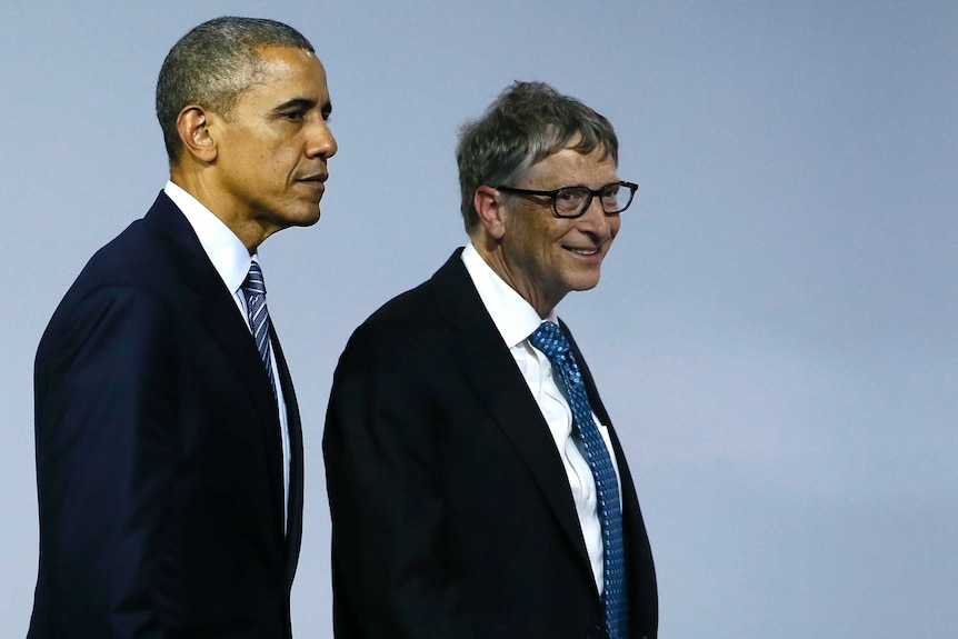 Microsoft CEO Bill Gates (R) and US President Barack Obama (L)