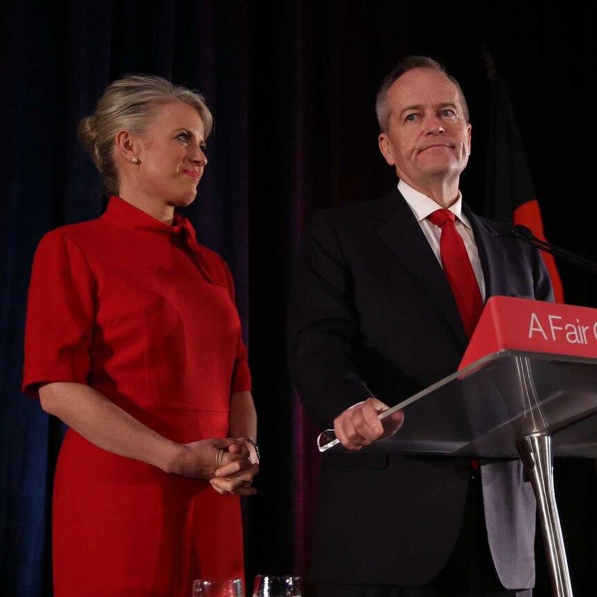 Bill Shorten concedes defeat in the 2019 federal election, with wife Chloe looking on.