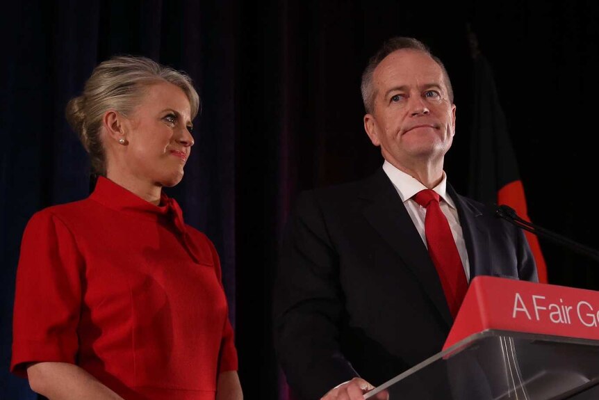 Bill Shorten concedes defeat in the 2019 federal election, with wife Chloe looking on.