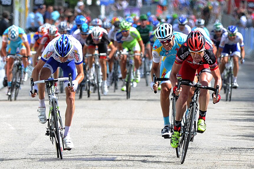 Cadel wins first stage of Dauphine Criterium
