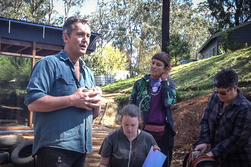 Owner builder Daryl Taylor addresses a team of volunteers onsite at the Kinglake earthship build.