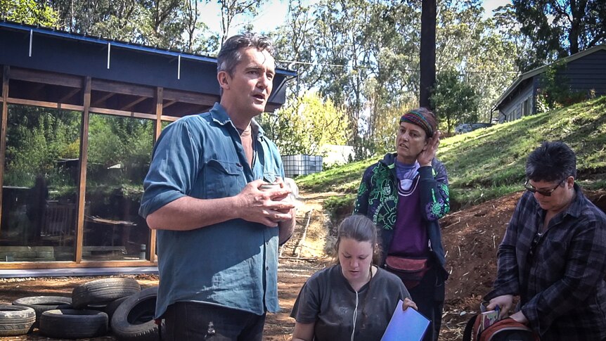 Owner builder Daryl Taylor addresses a team of volunteers onsite at the Kinglake earthship build.