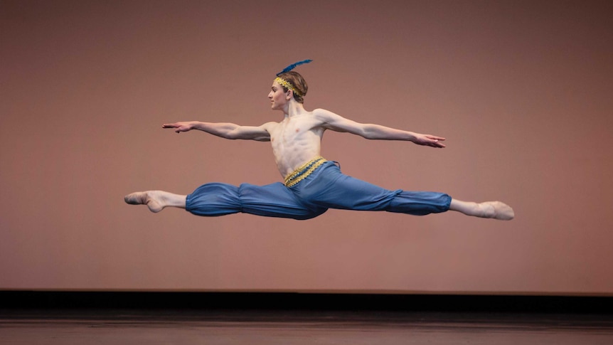 Male dancer does aerial splits