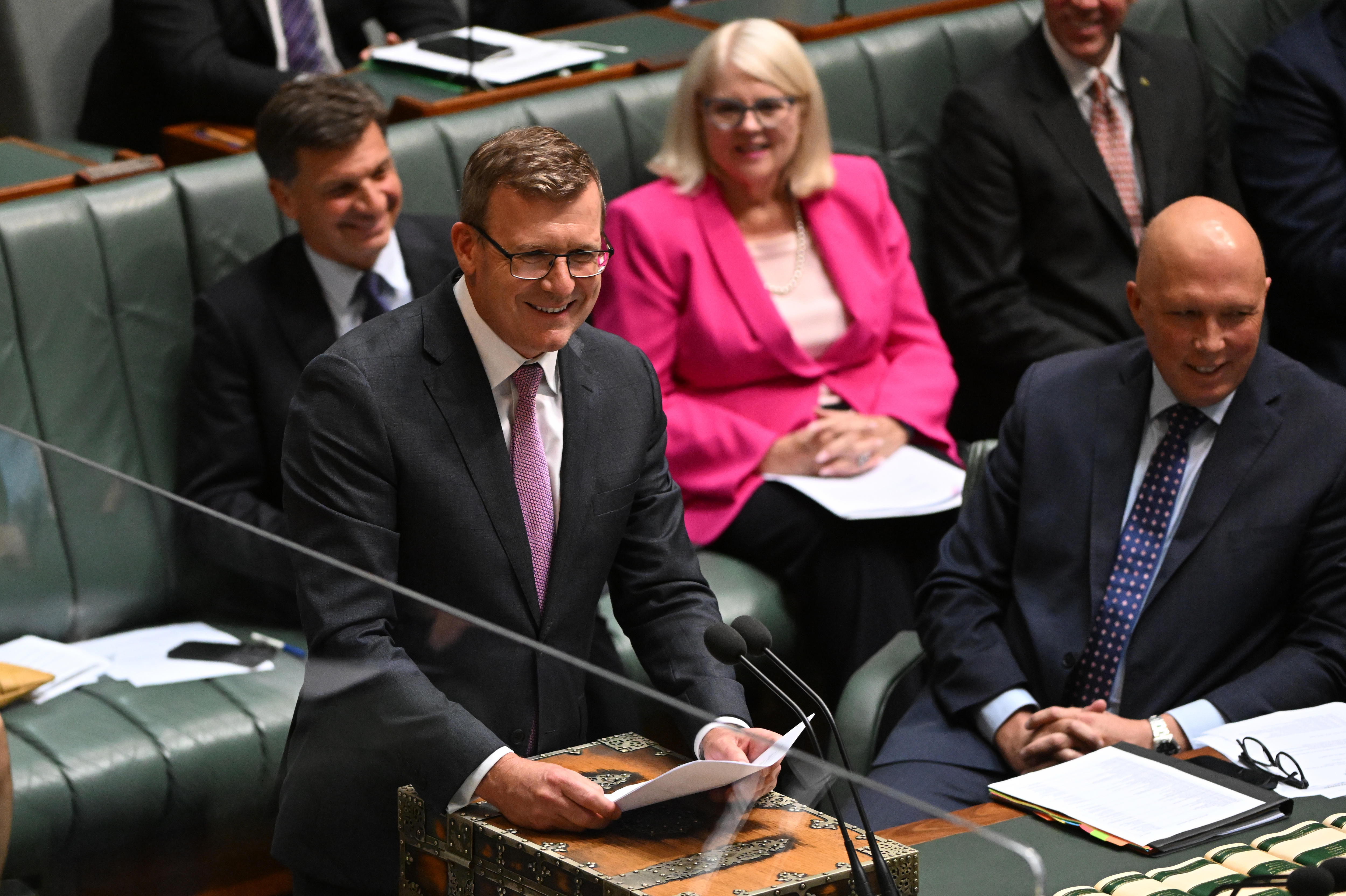 Emotional Alan Tudge Announces Resigns From Parliament - ABC Listen