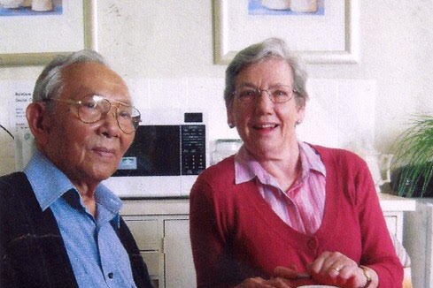 Helen dan Bambang Soemardjo bertemu di Inggris ketika keduanya sedang bekerja di sana pada tahun 1960.