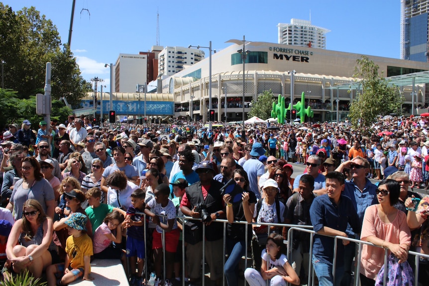 Crowds flock to Perth to see The Giants performance
