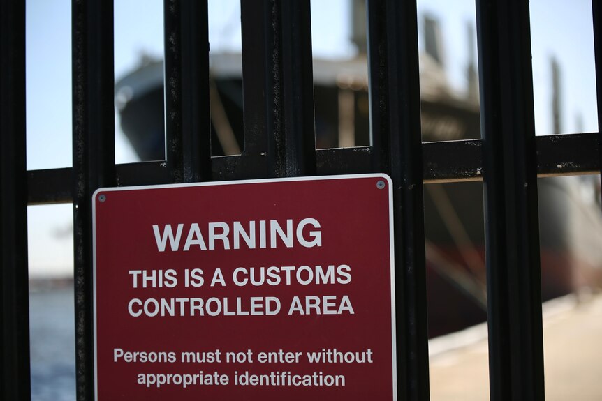 A warning sign on a gate near where the Ken Hou is berthed.