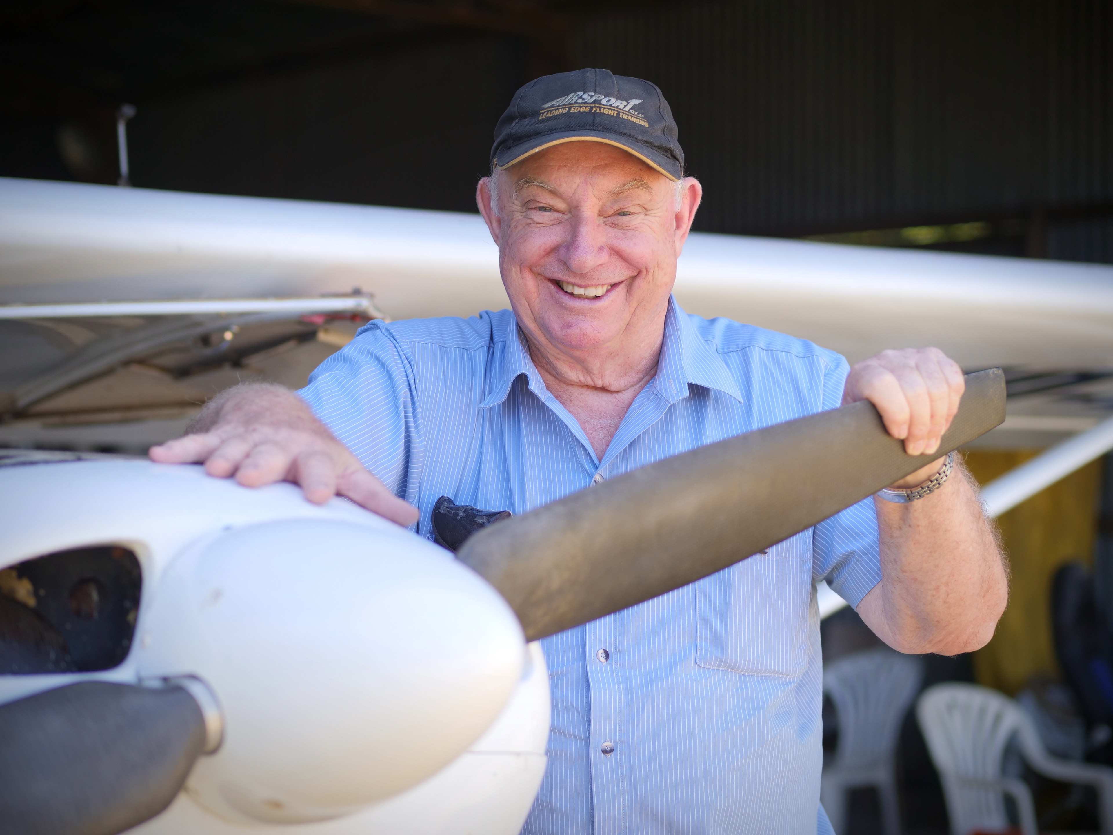 The retired tradie who kept his dad's dream alive by building his own plane