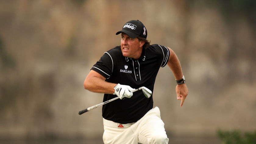 Mickelson makes his charge