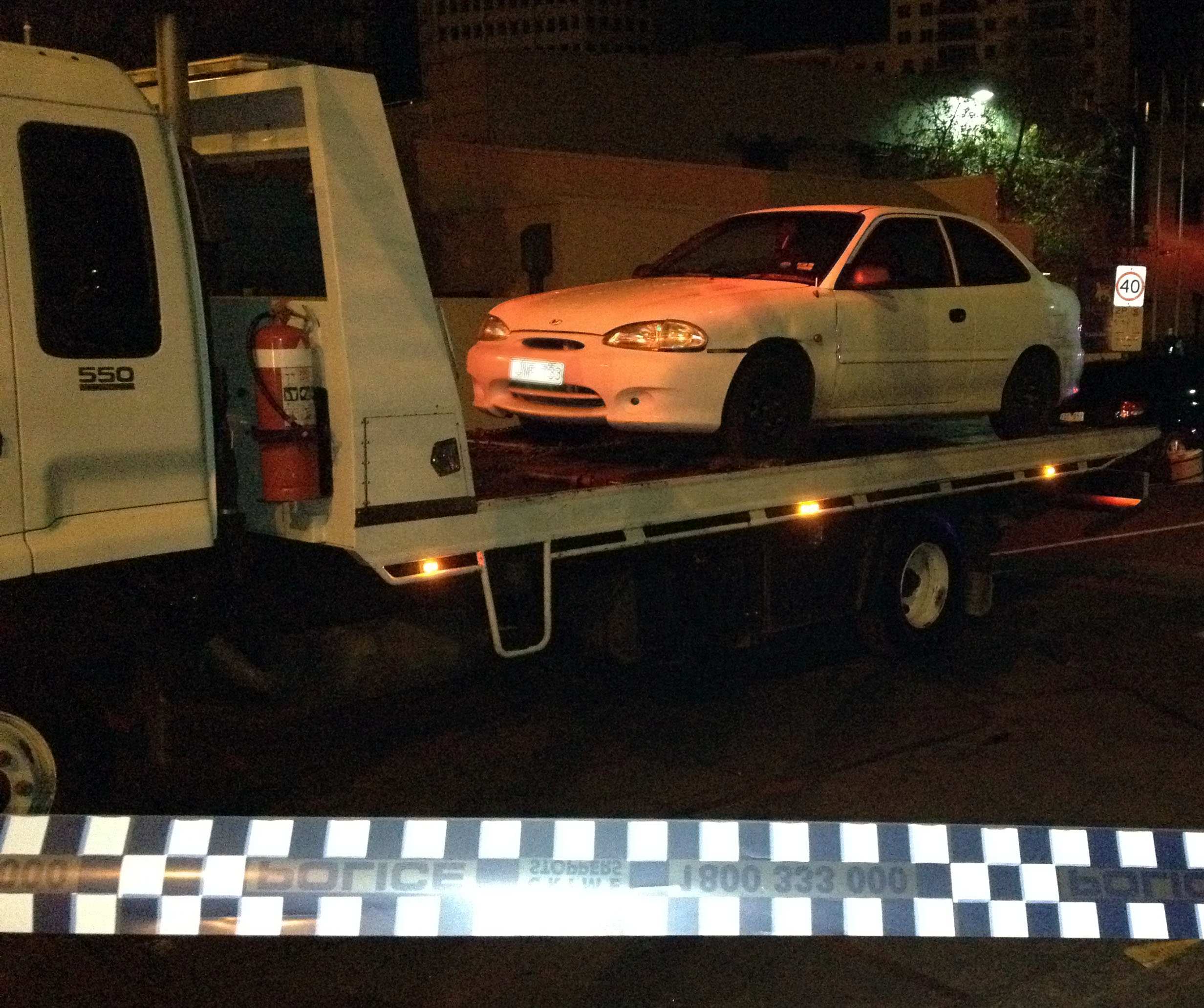 Knife-wielding man shot dead by police in Melbourne - ABC News