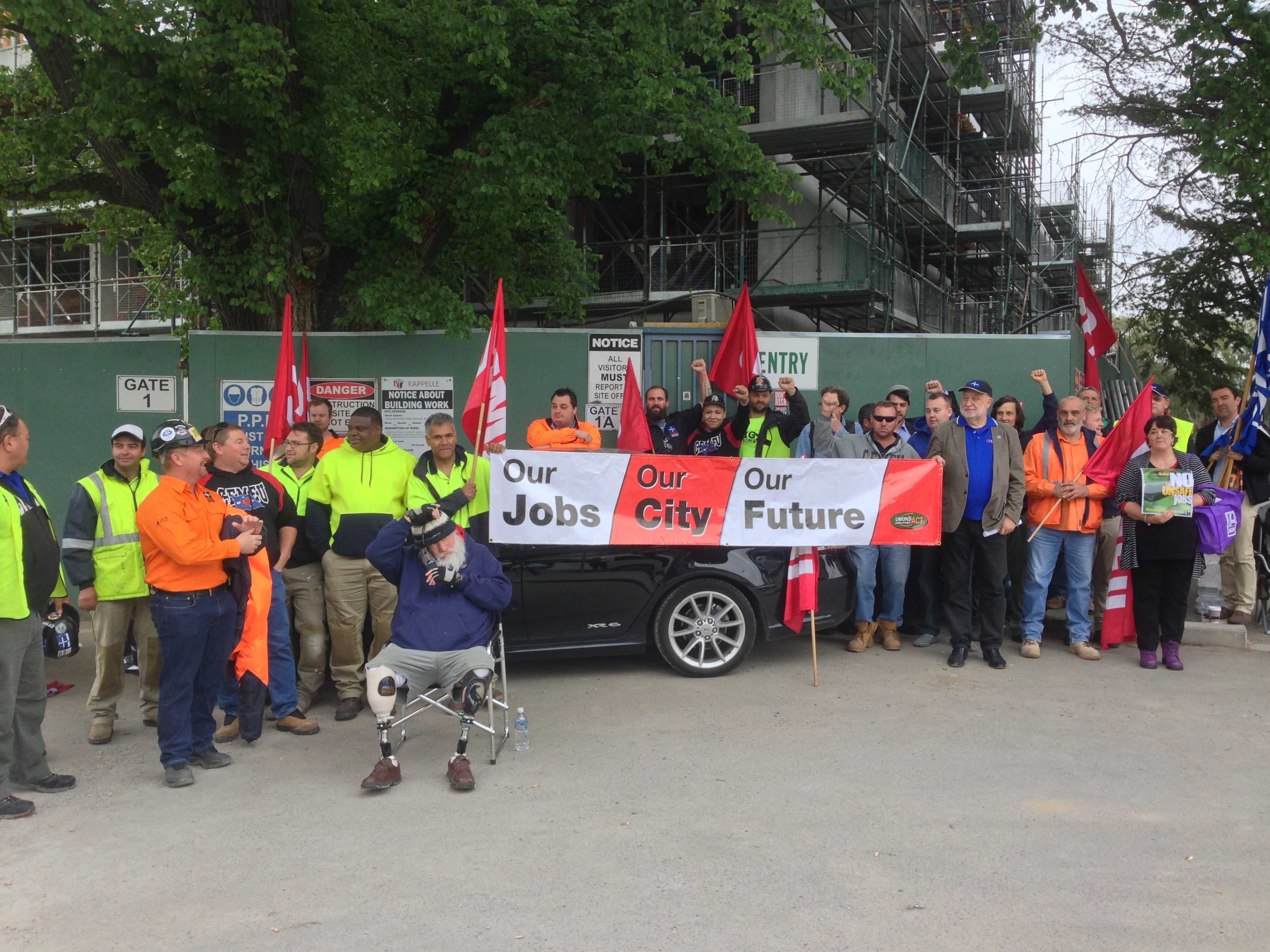 Canberra construction workers down tools over safety concerns - ABC News