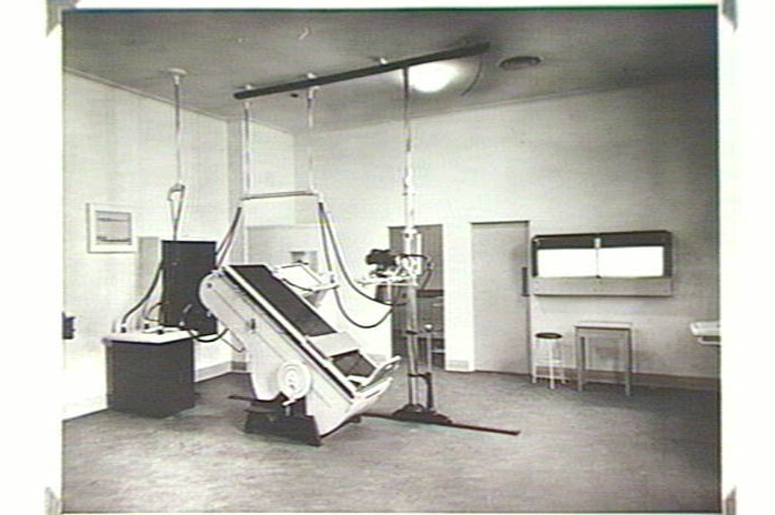 The x-ray room at the RAH in 1946.