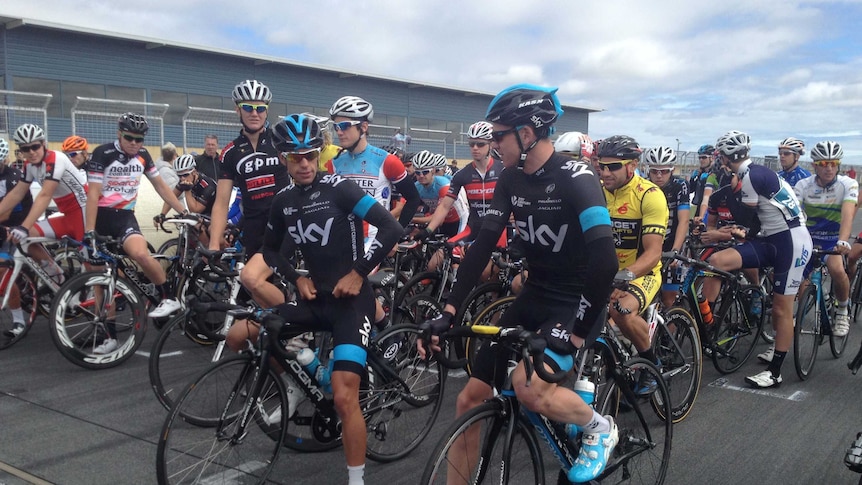 Richie Porte  (l) and Chris Froome (r) square off at the Kermesse start line