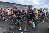 Richie Porte  (l) and Chris Froome (r) square off at the Kermesse start line