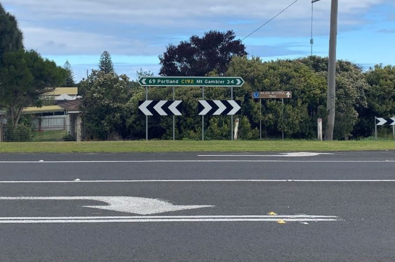 A sign in Nelson showing how far away Portland and Mount Gambier are.