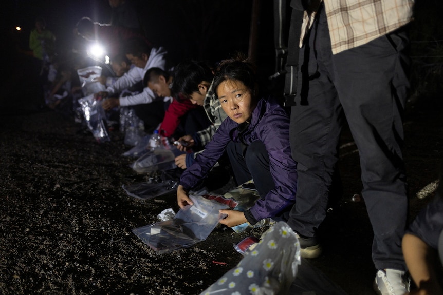 Chinese migrants met border control in US