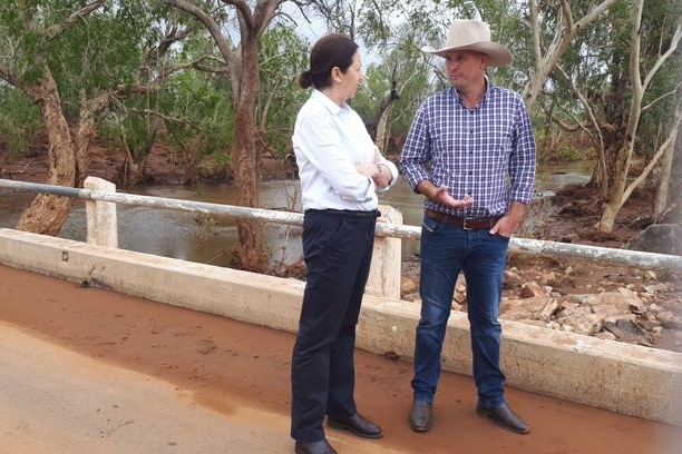 Premier Annastacia Palaszczuk talking to Cloncurry mayor Greg Campbell