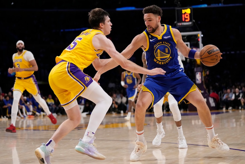 Klay Thompson plays against Lakers.