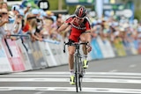 Evans crosses the line to win Tour Down Under stage