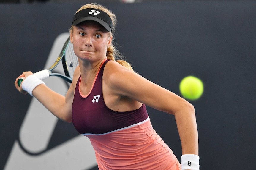 Dayana Yastremska plays a forehand at the Adelaide International in 2020.