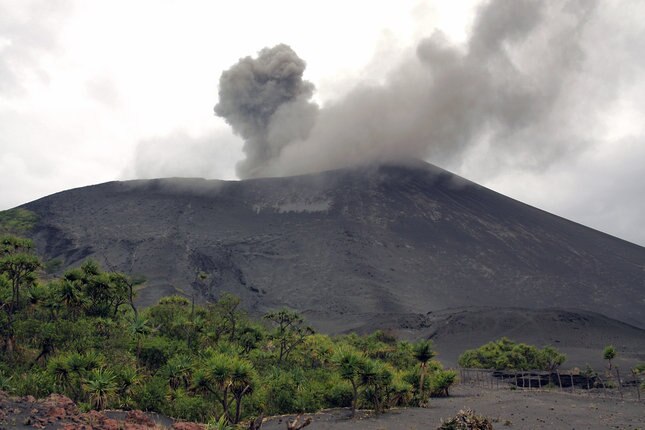 Tourists head to Vanuatu's active volcano to surf molten lava - ABC Pacific