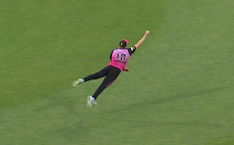 Hobart Hurricanes into Big Bash grand final, Jack Edwards takes one-handed catch