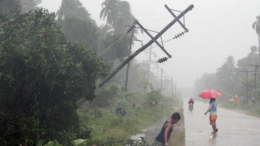 Typhoon Bopha slams into the Philippines