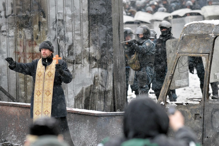 Priest appeals to Kiev protesters