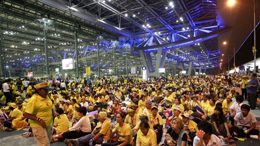 Anti-government protesters block Bangkok's Suvarnabhumi international airport