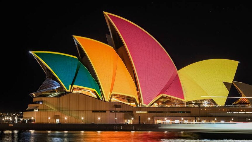Opera House lit up in Sri Lankan flag colours